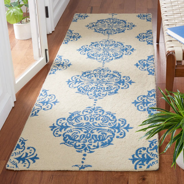 Safavieh Chelsea 2'-6" x 12'-0" Rug in Ivory / Blue