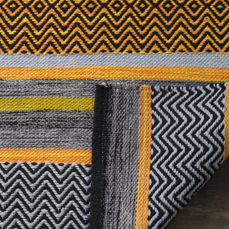 Safavieh Montauk 5'-0" x 8'-0" Rug in Navy / Multi