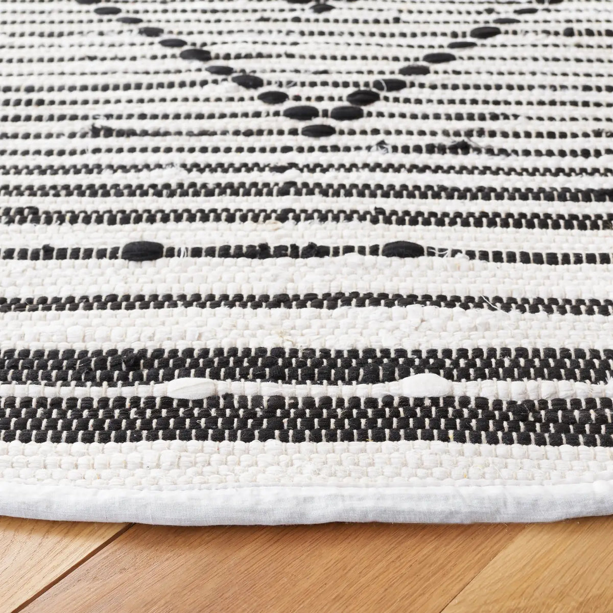 Safavieh Striped Kilim 6'-0" x 6'-0" Rug in Black / Ivory