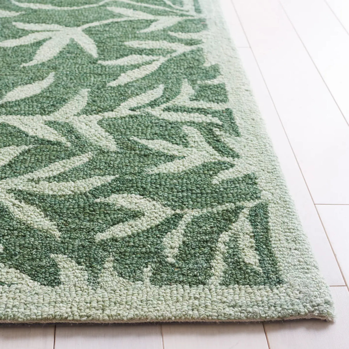 Safavieh Jardin 4'-0" x 6'-0" Rug in Green