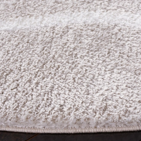 Safavieh Tahoe Shag 6'-7" x 6'-7" Rug in Silver / White