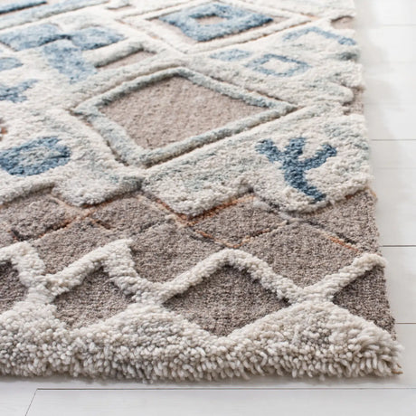 Safavieh Casablanca Shag 5'-0" x 8'-0" Rug in Beige / Navy
