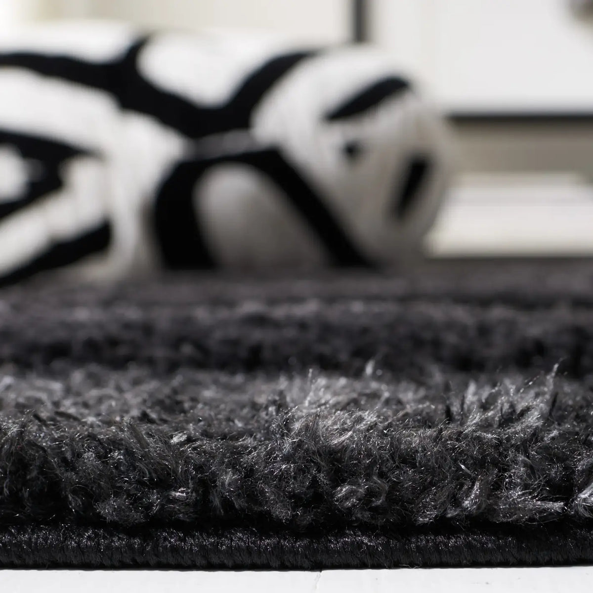 Safavieh Hi-Lo Shag 4'-0" x 6'-0" Rug in Charcoal