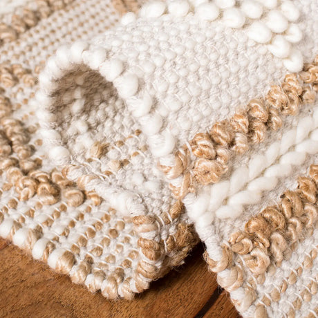 Safavieh Natural Fiber 4'-0" x 6'-0" Rug in Beige / Ivory