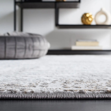 Safavieh Parker 4'-0" x 6'-0" Rug in Grey / Ivory