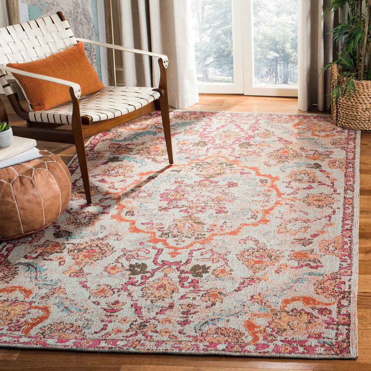 Safavieh Classic Vintage 5'-0" x 8'-0" Rug in Red / Beige