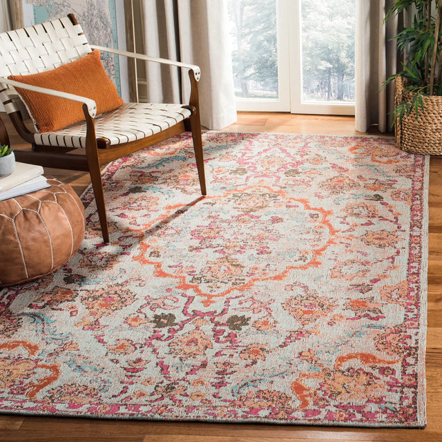Safavieh Classic Vintage 5'-0" x 8'-0" Rug in Red / Beige
