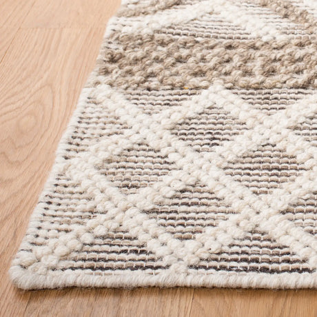 Safavieh Vermont 4'-0" x 6'-0" Rug in Ivory / Grey