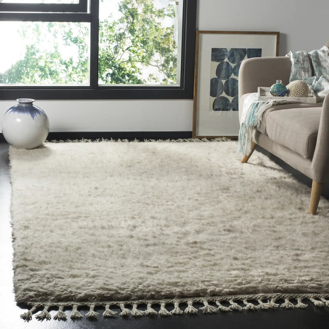Safavieh Casablanca 5'-0" x 8'-0" Rug in Grey