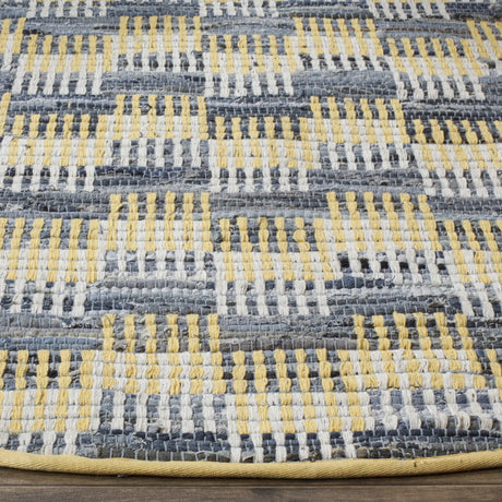 Safavieh Montauk 6'-0" x 6'-0" Rug in Gold / Multi