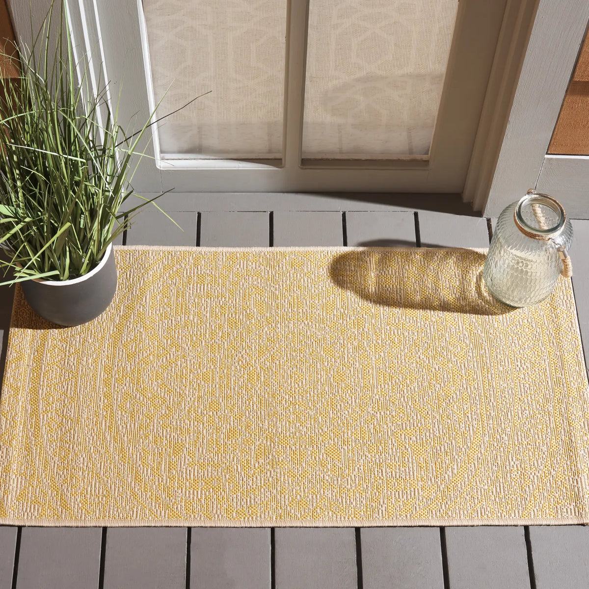 Safavieh Courtyard 2'-0" x 3'-7" Rug in Beige / Gold