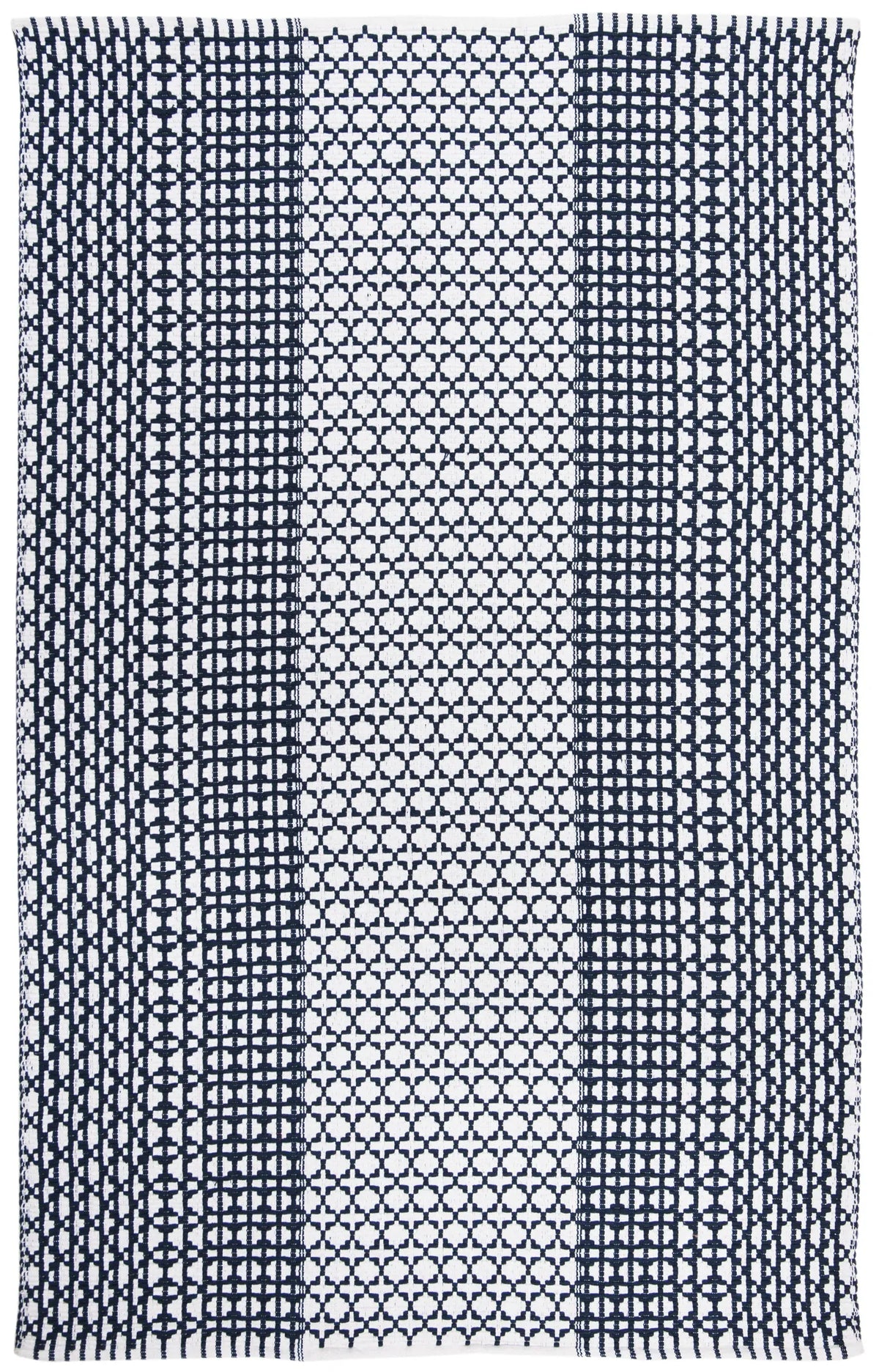 Safavieh Montauk 5'-0" x 8'-0" Rug in Navy / Ivory