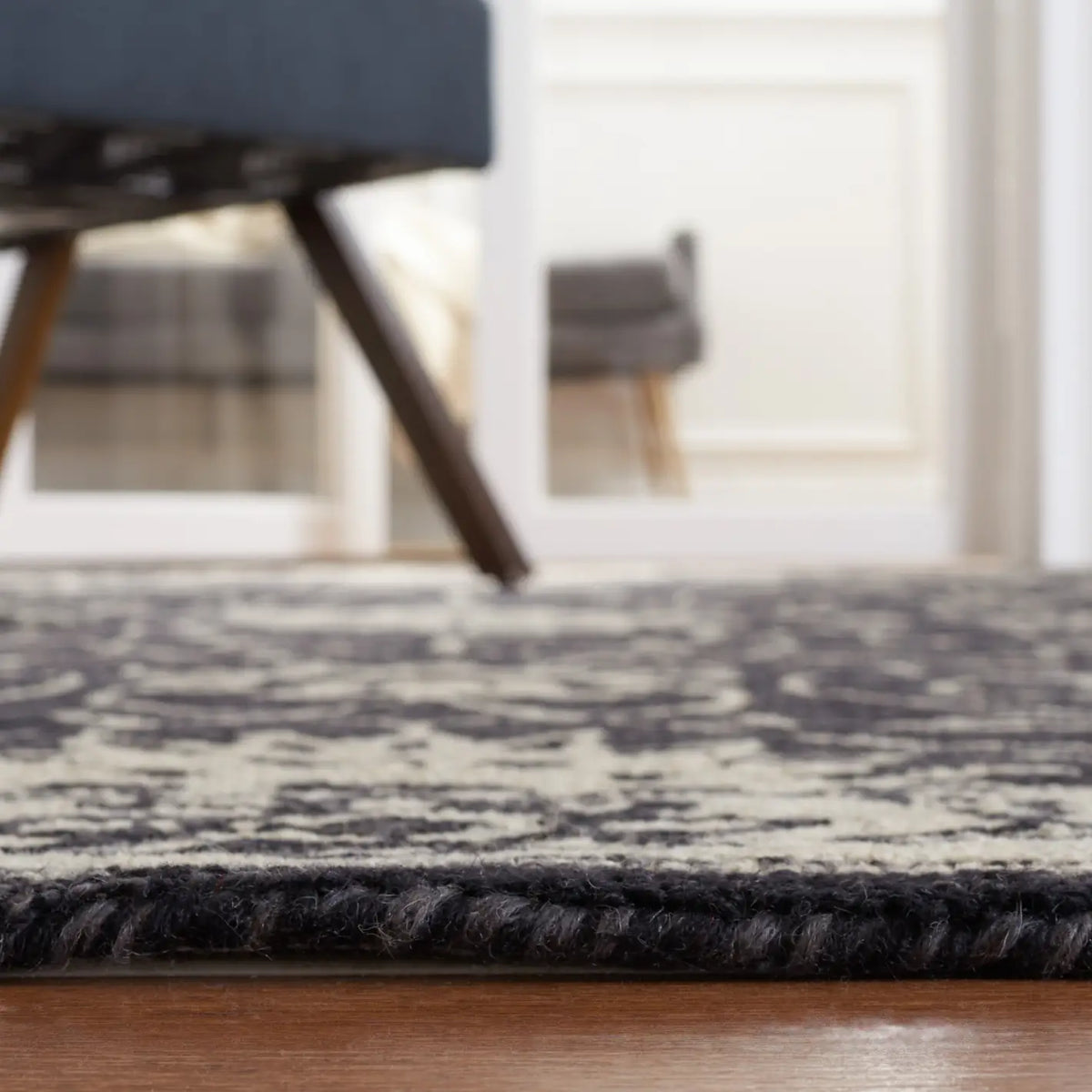 Safavieh Jardin 5'-0" x 8'-0" Rug in Black / Ivory