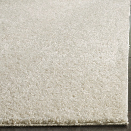 Safavieh Arizona Shag 4'-0" x 6'-0" Rug in Creme