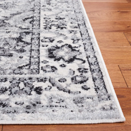 Safavieh Madison 4'-0" x 6'-0" Rug in Grey / Black