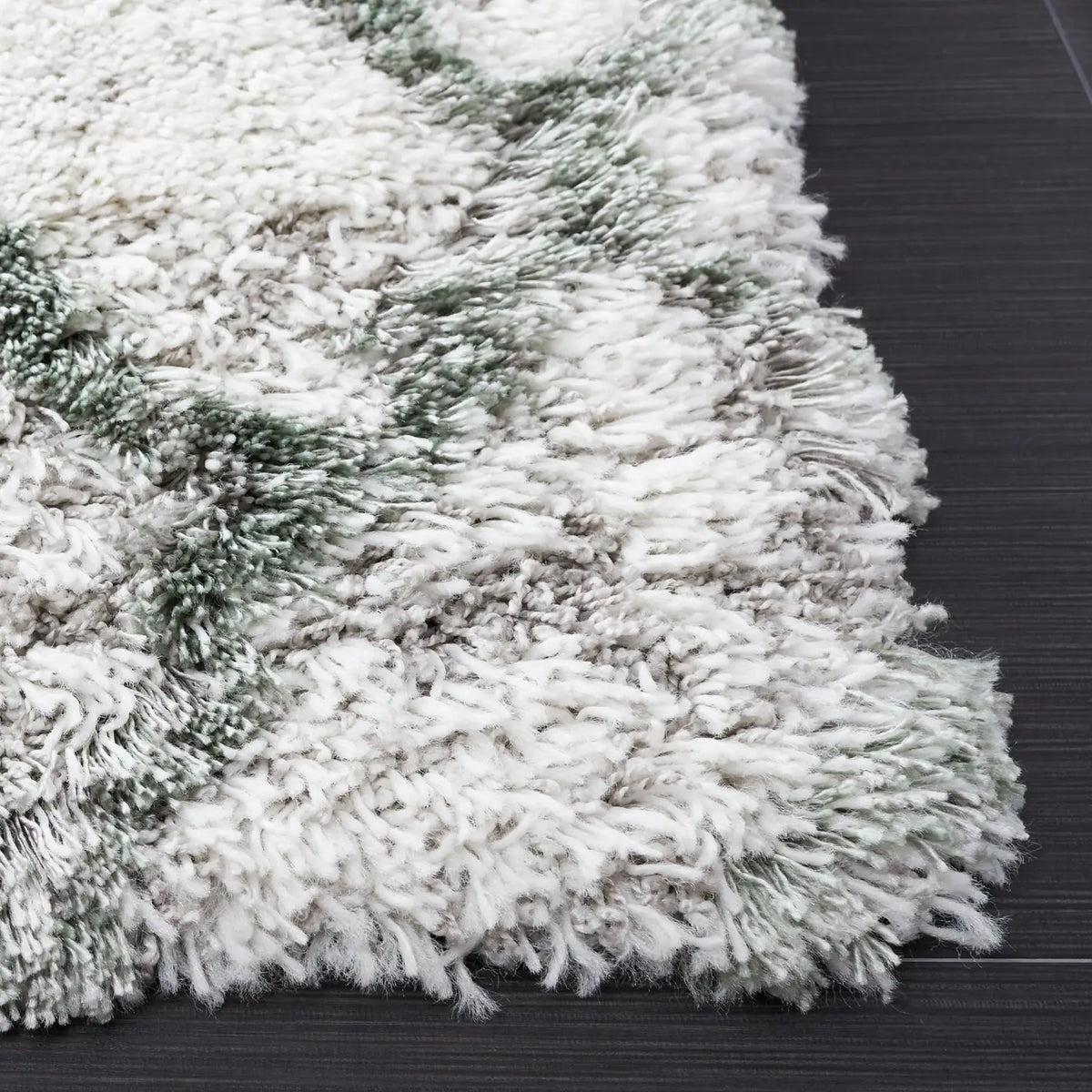 Safavieh Horizon Shag 800 4'-0" x 6'-0" Rug in Ivory / Green