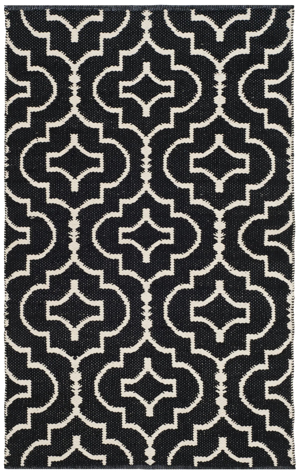 Safavieh Montauk 2'-6" x 4'-0" Rug in Black / Ivory