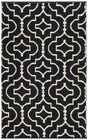 Safavieh Montauk 2'-6" x 4'-0" Rug in Black / Ivory