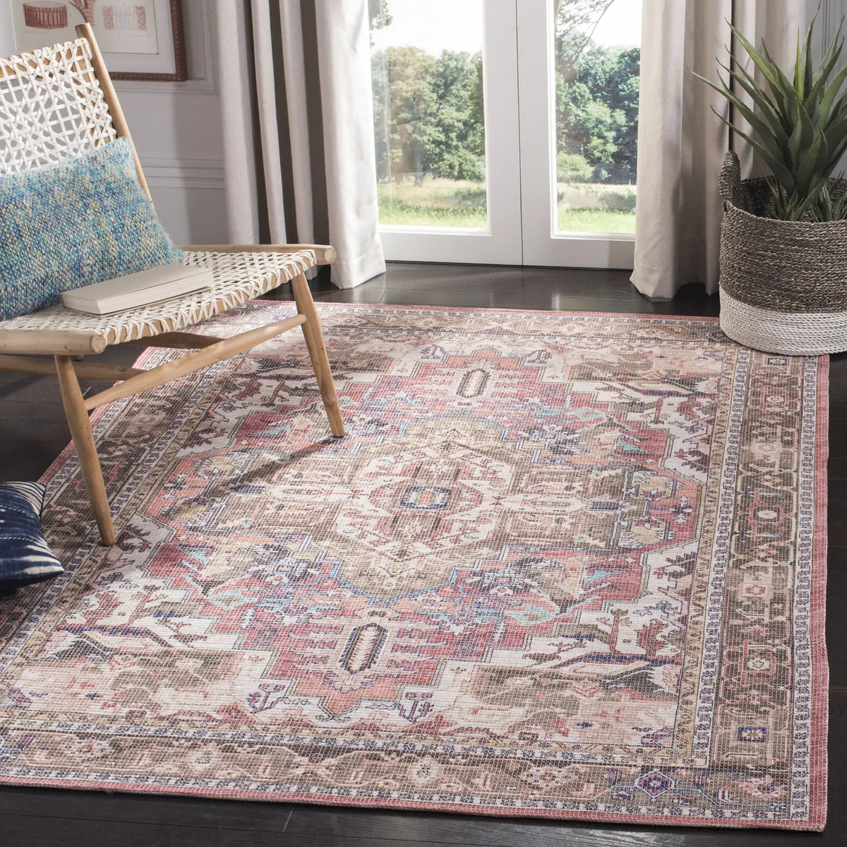 Safavieh Saffron 4'-0" x 6'-0" Rug in Rust / Ivory