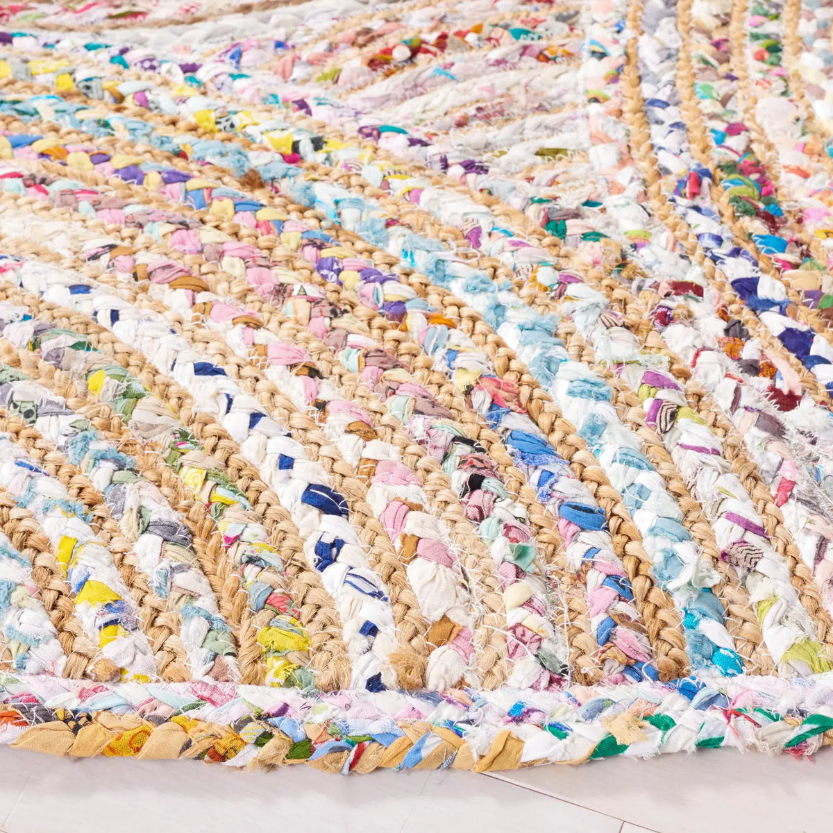 Safavieh Cape Cod 6'-0" x 6'-0" Rug in Beige / Multi