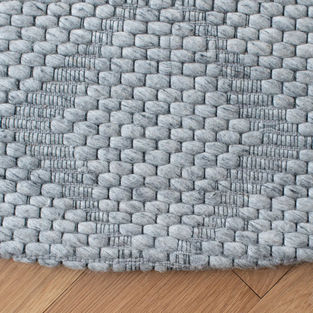 Safavieh Marbella 7'-0" x 7'-0" Rug in Silver / Grey