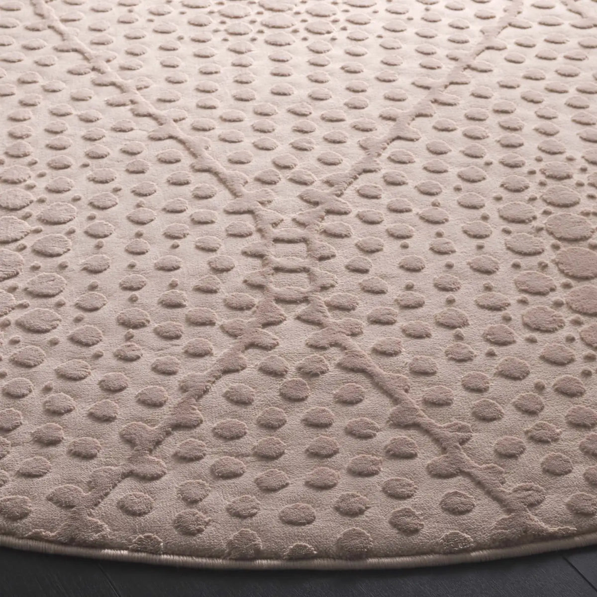 Safavieh Revive 6'-7" x 6'-7" Rug in Pink