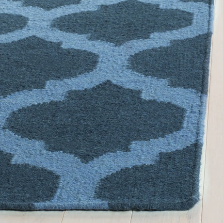 Safavieh Dhurries 5'-0" x 8'-0" Rug in Ink / Blue