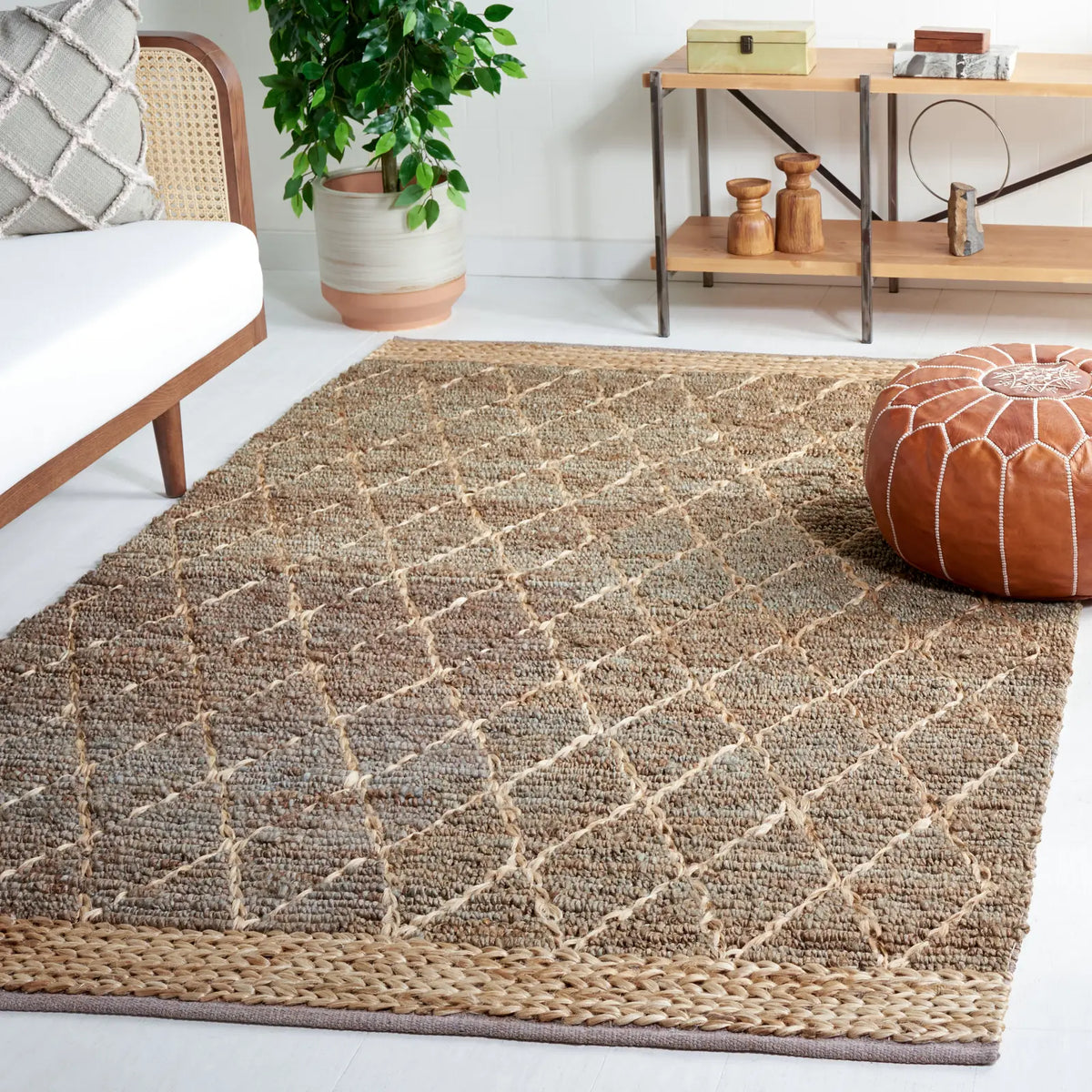 Safavieh Natural Fiber 4'-0" x 6'-0" Rug in Natural / Grey