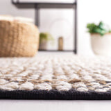 Safavieh Natura 4'-0" x 6'-0" Rug in Black / Ivory