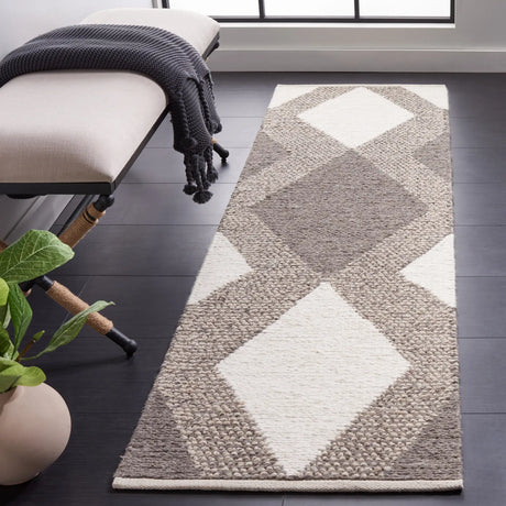 Safavieh Natura 2'-3" x 8'-0" Rug in Ivory / Beige