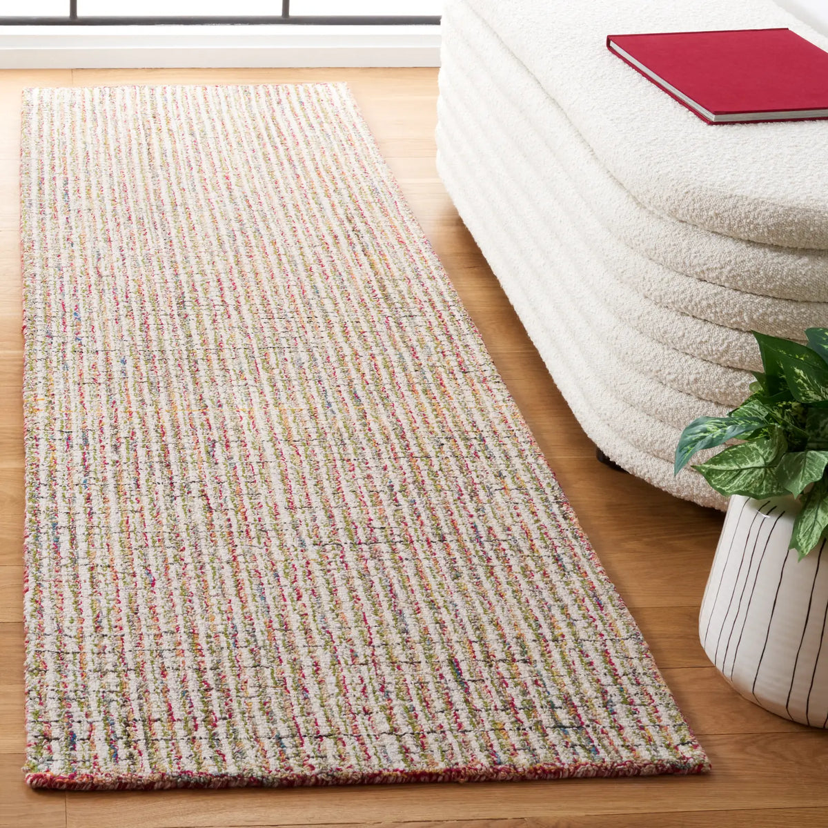 Safavieh Abstract 2'-3" x 8'-0" Rug in Red / Green