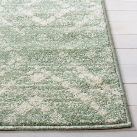 Safavieh Adirondack 5'-1" x 7'-6" Rug in Green / Ivory