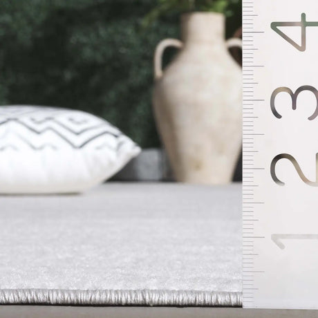 Safavieh Stella 4'-0" x 6'-0" Rug in Ivory