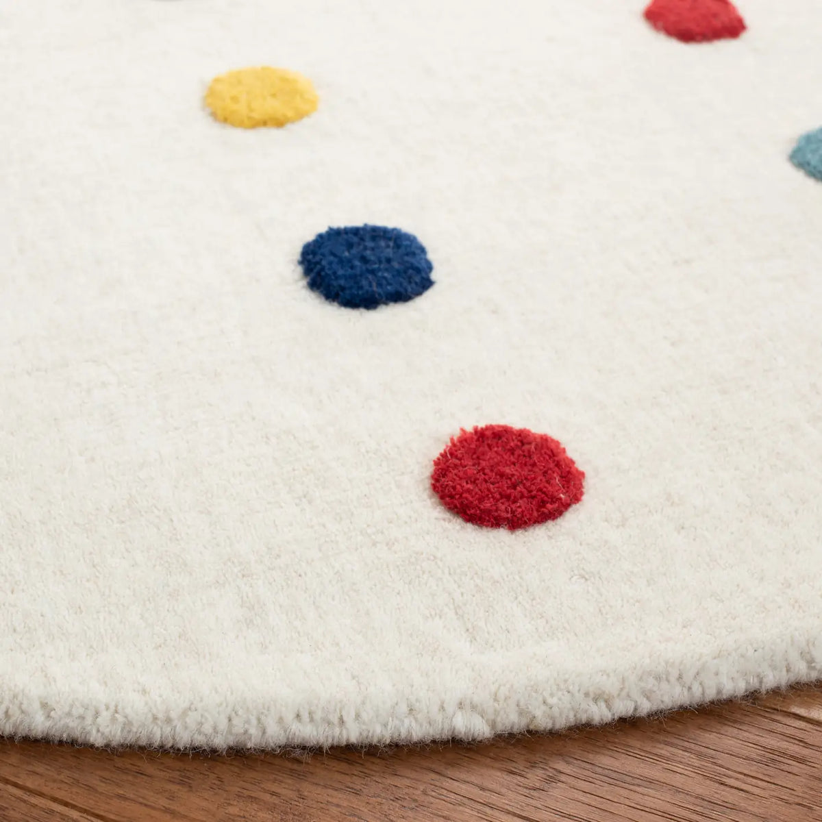 Safavieh Safavieh Kids 5'-0" x 5'-0" Rug in Ivory