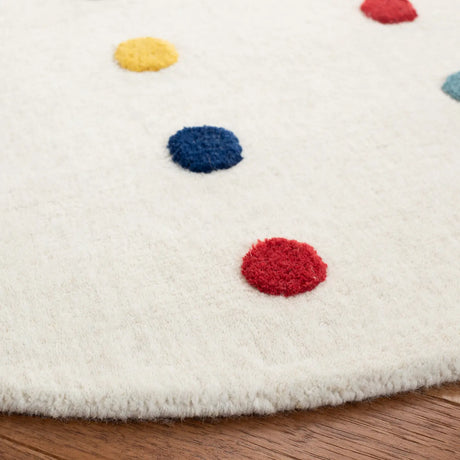 Safavieh Safavieh Kids 5'-0" x 5'-0" Rug in Ivory