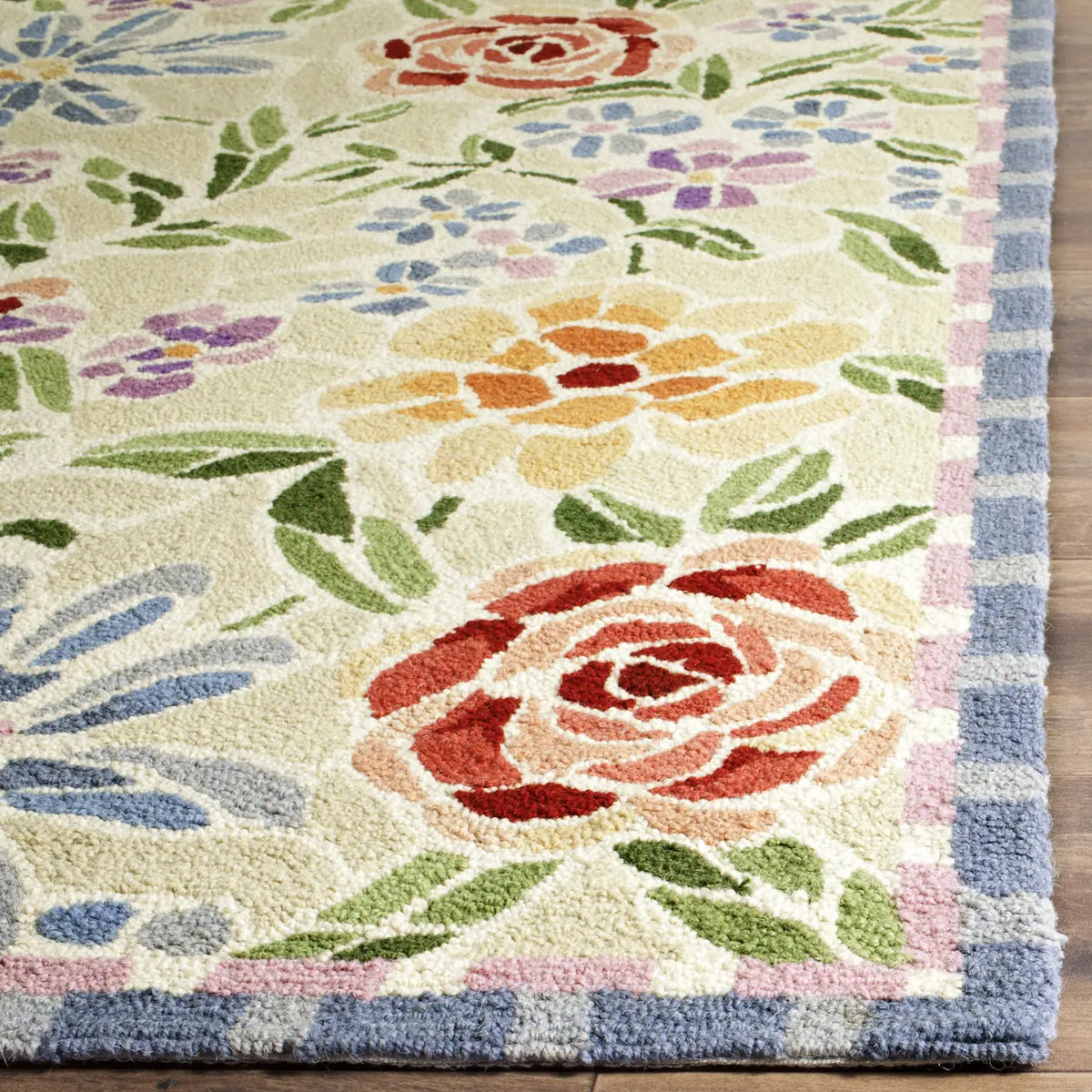 Safavieh Chelsea 5'-3" x 8'-3" Rug in Ivory