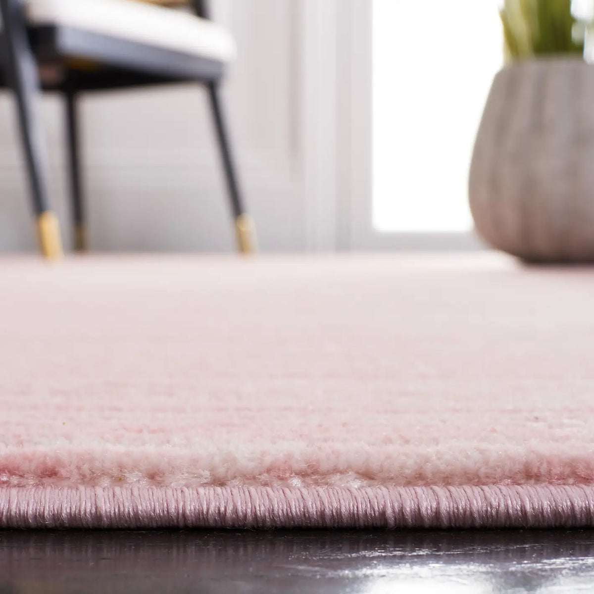 Safavieh Vision 4'-0" x 6'-0" Rug in Pink