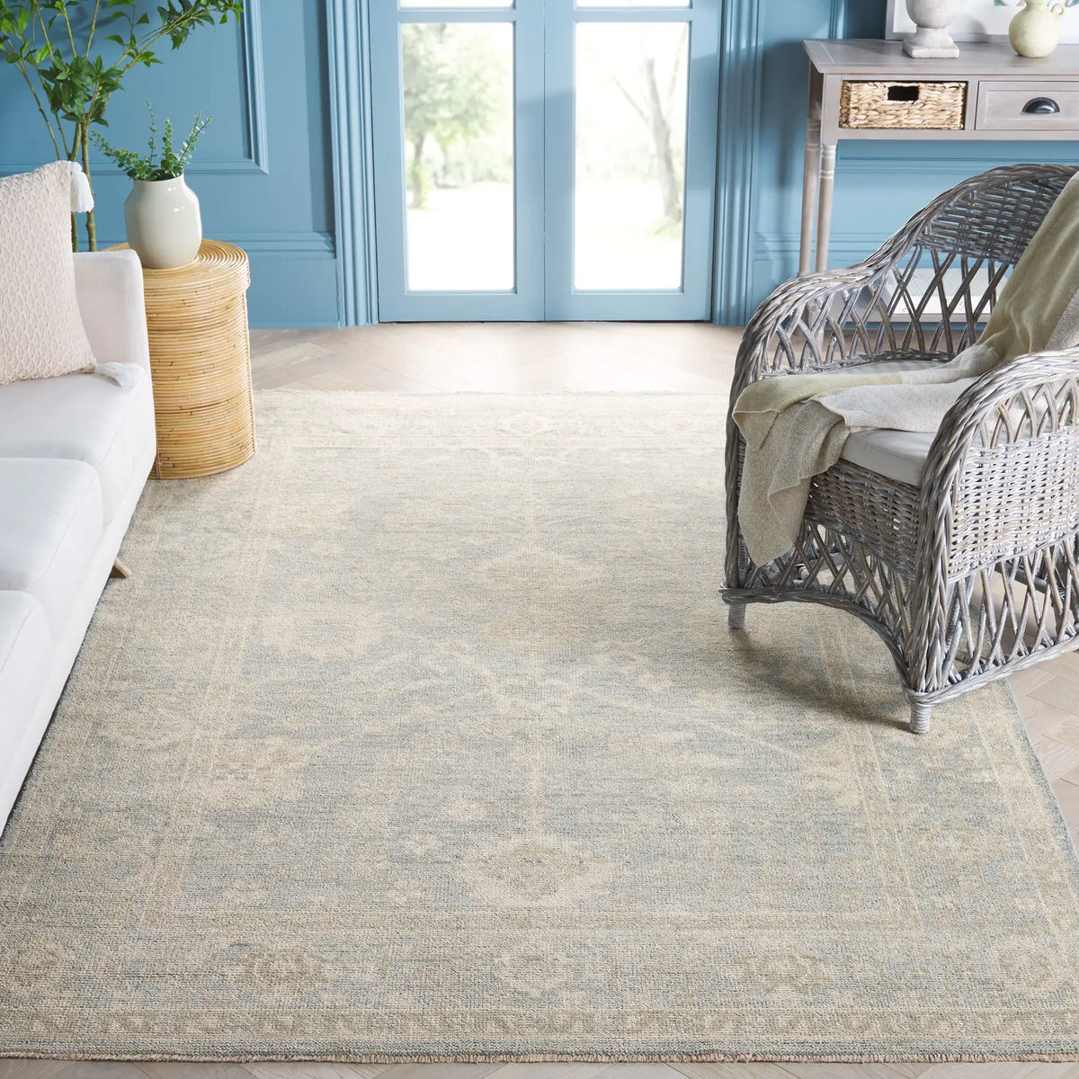 Safavieh Izmir 6'-0" x 9'-0" Rug in Light Blue / Ivory