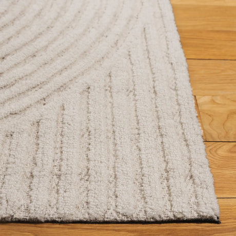 Safavieh Southampton 4'-0" x 6'-0" Rug in Ivory