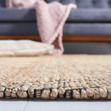 Safavieh Natural Fiber 4'-0" x 6'-0" Rug in Natural / Black