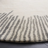 Safavieh Fifth Avenue 5'-0" x 5'-0" Rug in Ivory / Grey