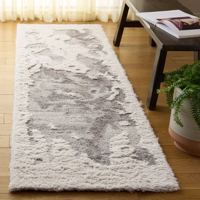 Safavieh Casablanca 2'-3" x 8'-0" Rug in Ivory / Taupe