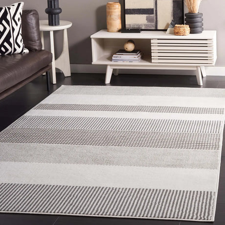 Safavieh Pyramid 4'-5" x 6'-5" Rug in Ivory / Grey