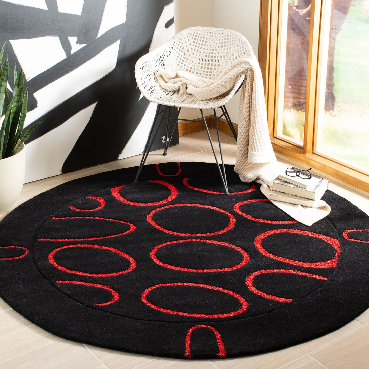 Safavieh Soho 6'-0" x 6'-0" Rug in Black / Red