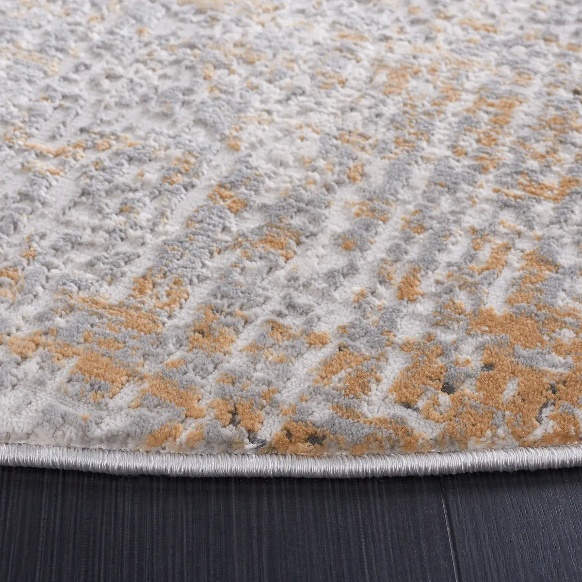Safavieh Vogue 6'-7" x 6'-7" Rug in Grey / Gold