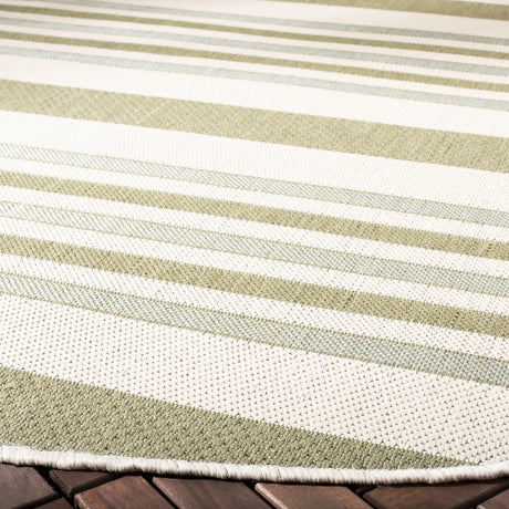 Safavieh Courtyard 6'-7" x 6'-7" Rug in Beige / Green