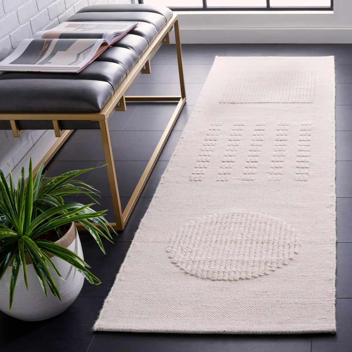 Safavieh Natura 2'-3" x 8'-0" Rug in Ivory
