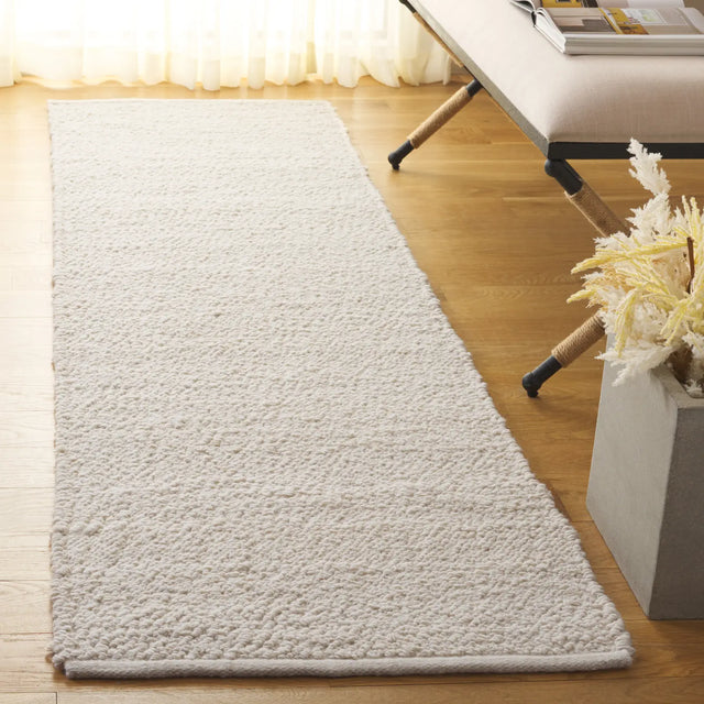 Safavieh Natura 2'-3" x 8'-0" Rug in Ivory
