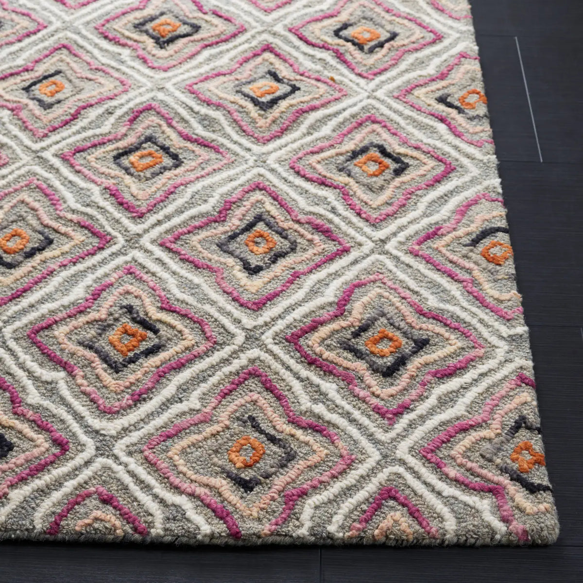 Safavieh Trace 4'-0" x 6'-0" Rug in Plum / Grey