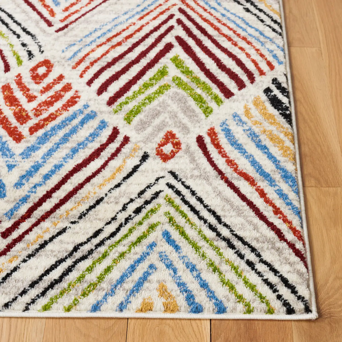 Safavieh Amsterdam 4'-0" x 6'-0" Rug in Ivory / Red